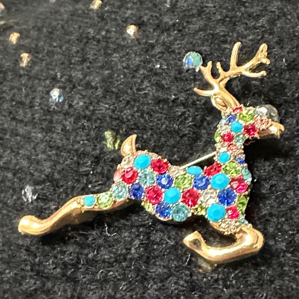 Avon Collectible 2017 Gold w/Pave colorful stones Reindeer Brooch